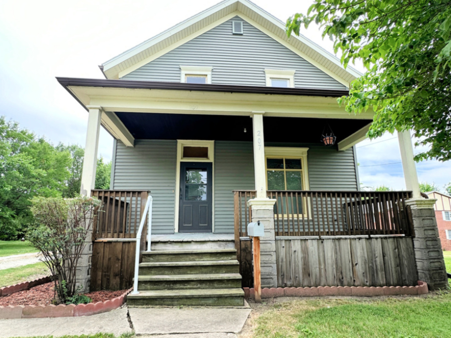 207 Cottage Street Property Photo 1