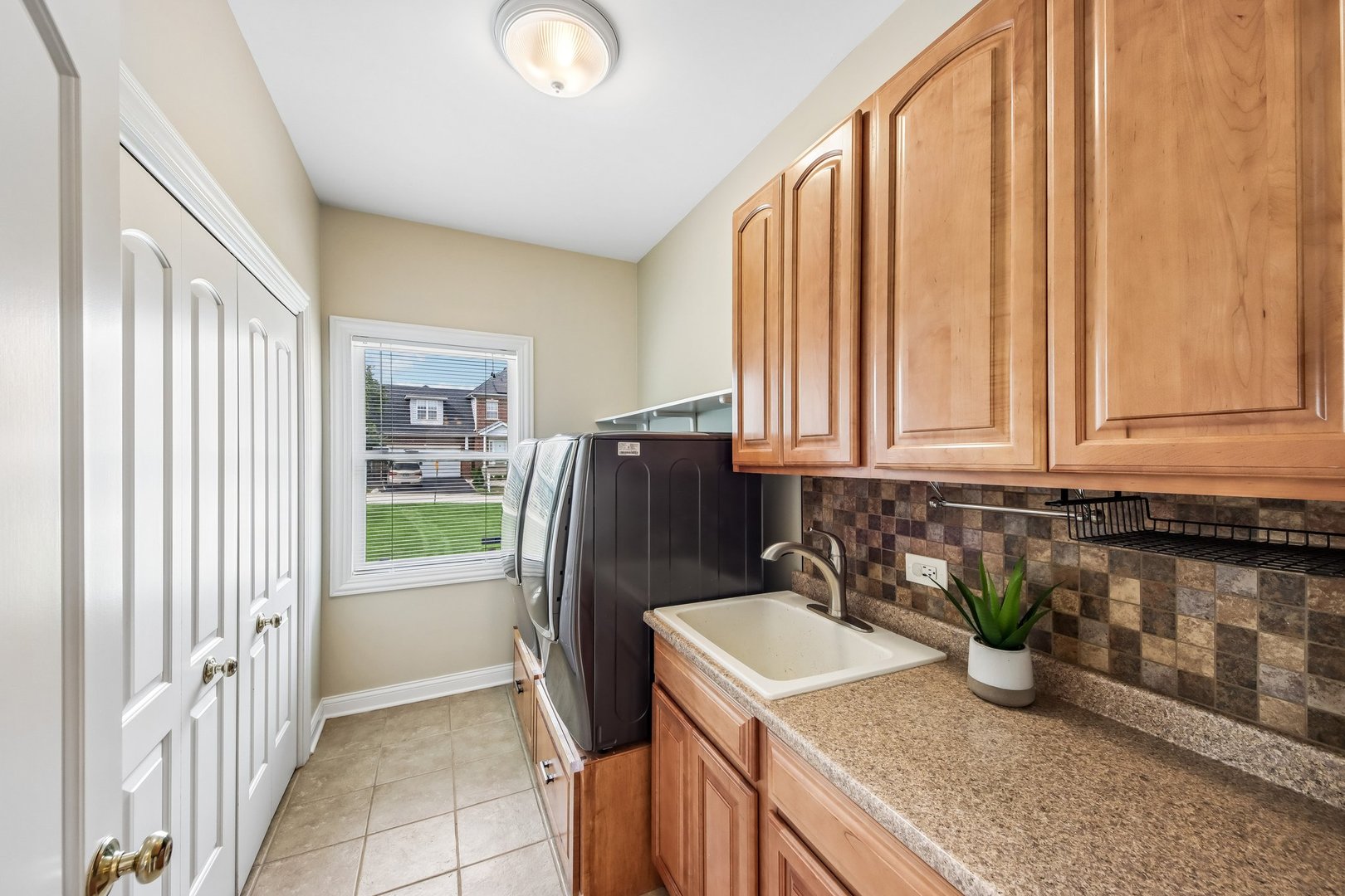 5 Park Place Circle Property Photo 15