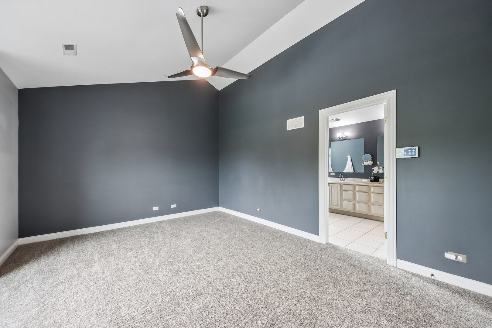 5 Park Place Circle Property Photo 24