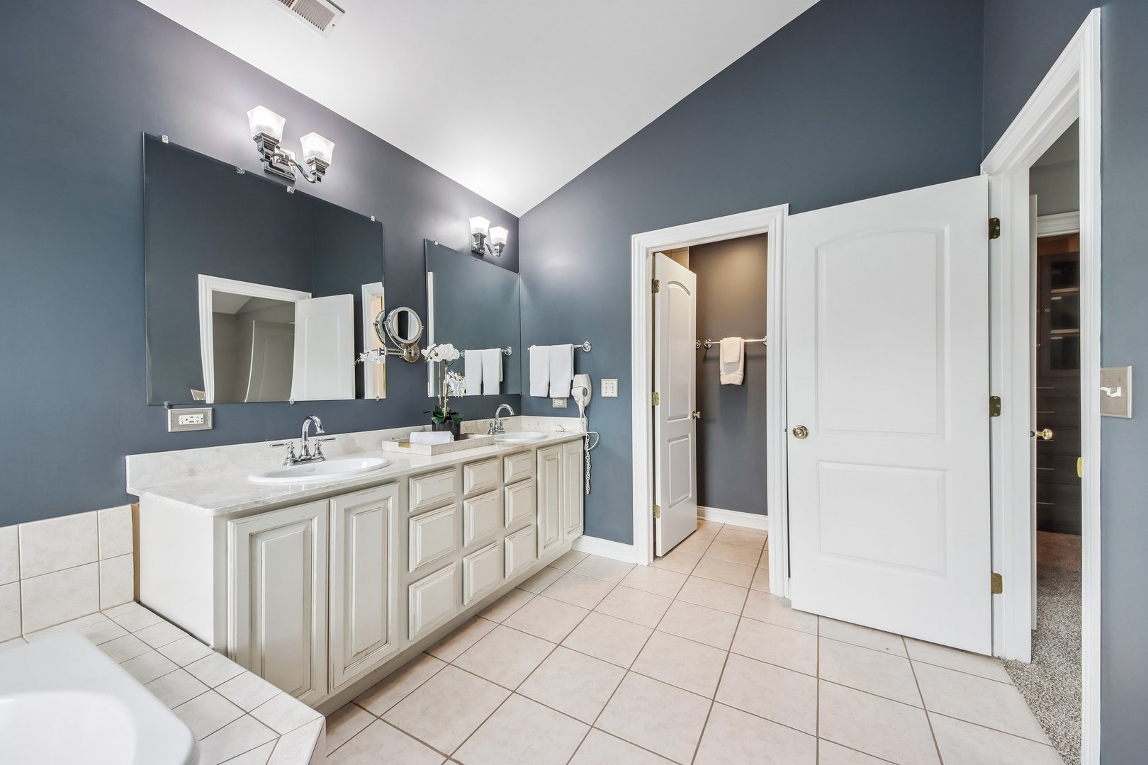 5 Park Place Circle Property Photo 27