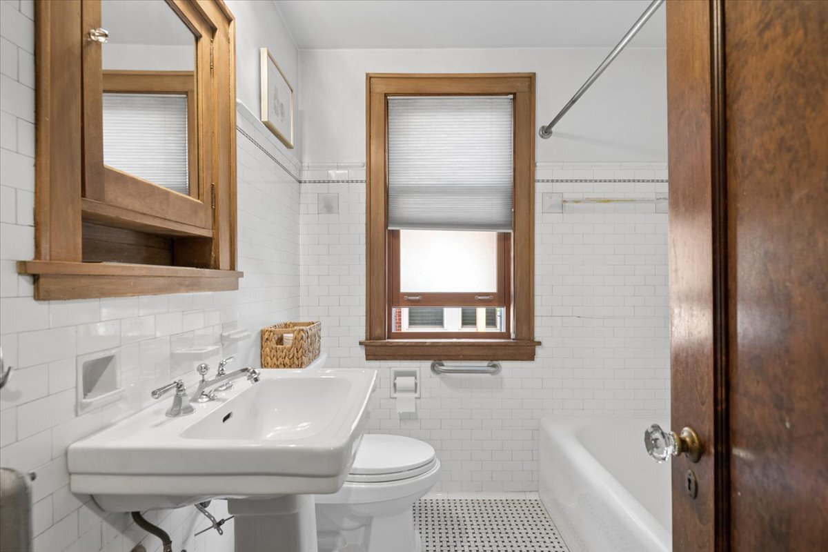 1223 Edmer Avenue Property Photo 14