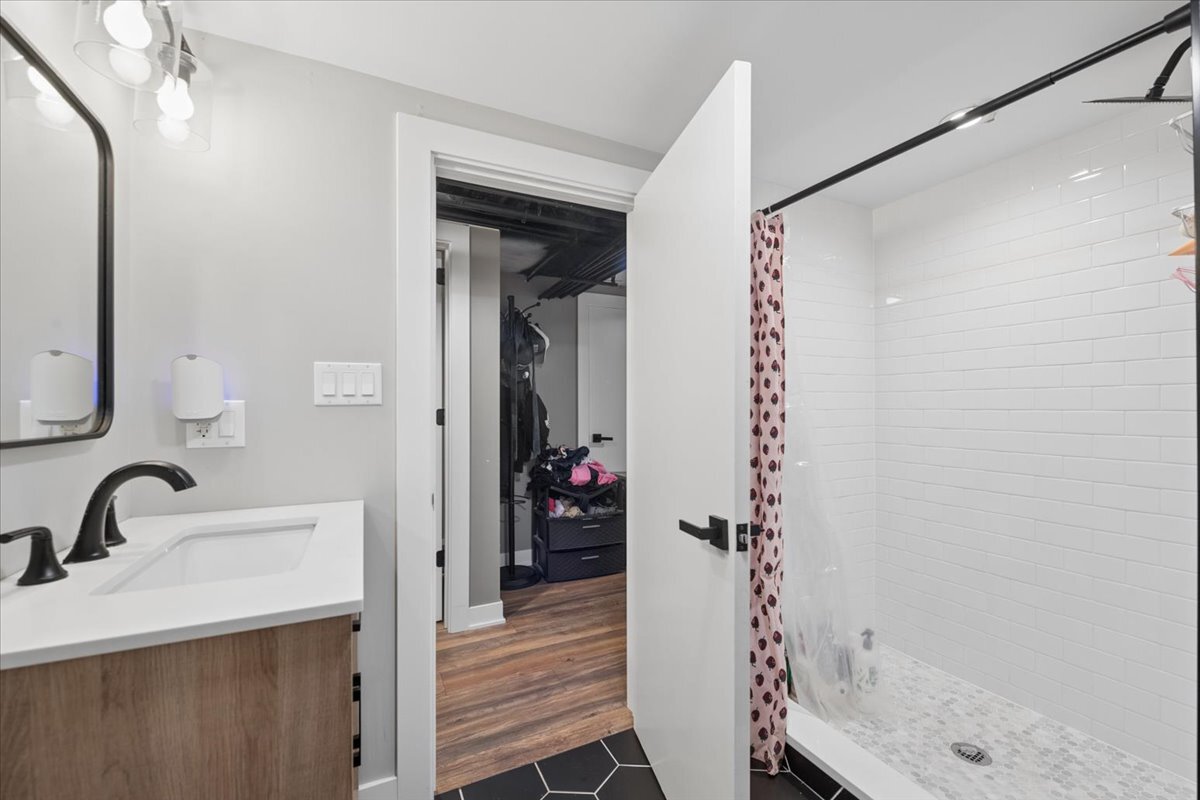 1223 Edmer Avenue Property Photo 24