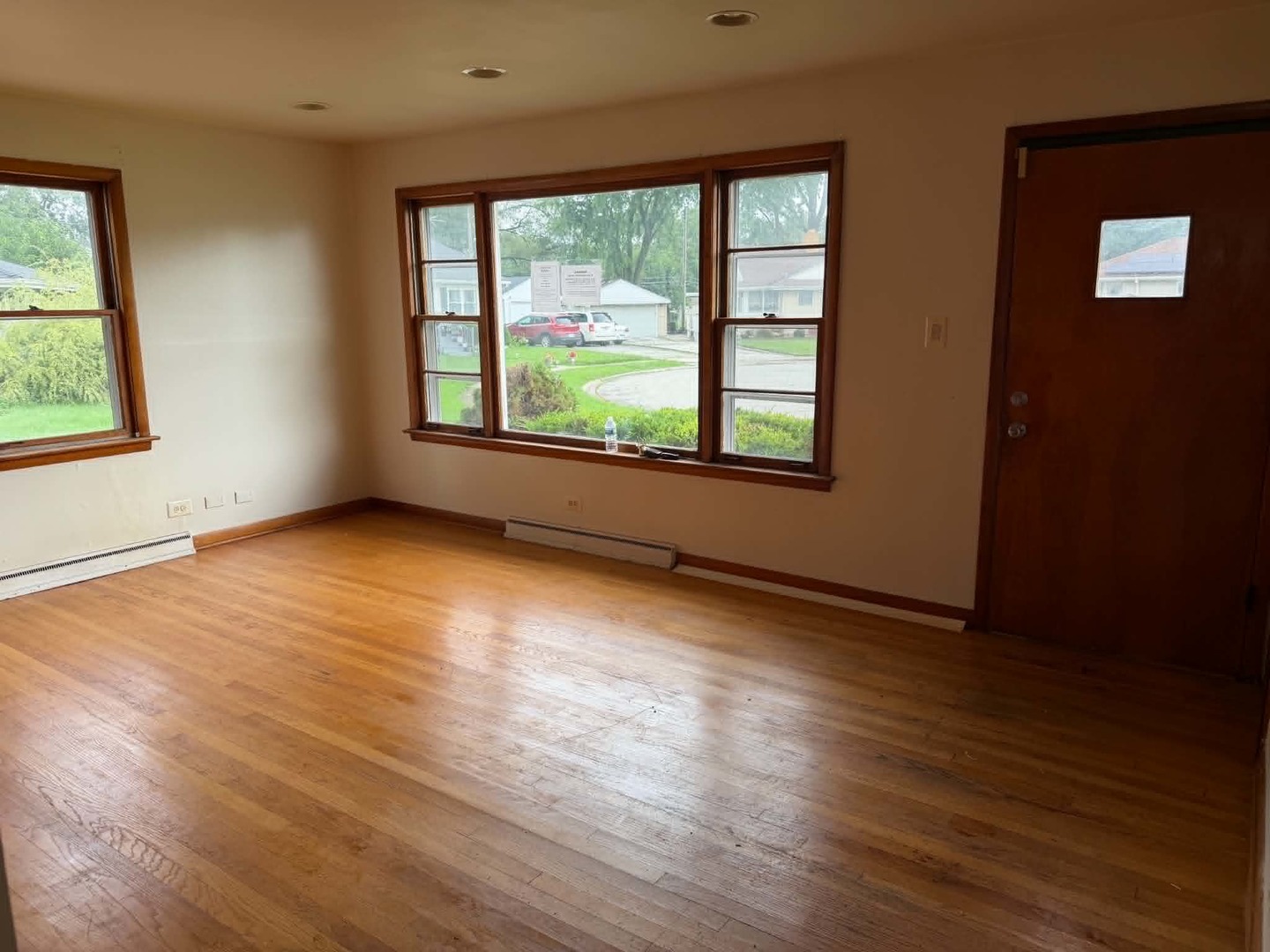 627 E 160th Court Property Photo 4