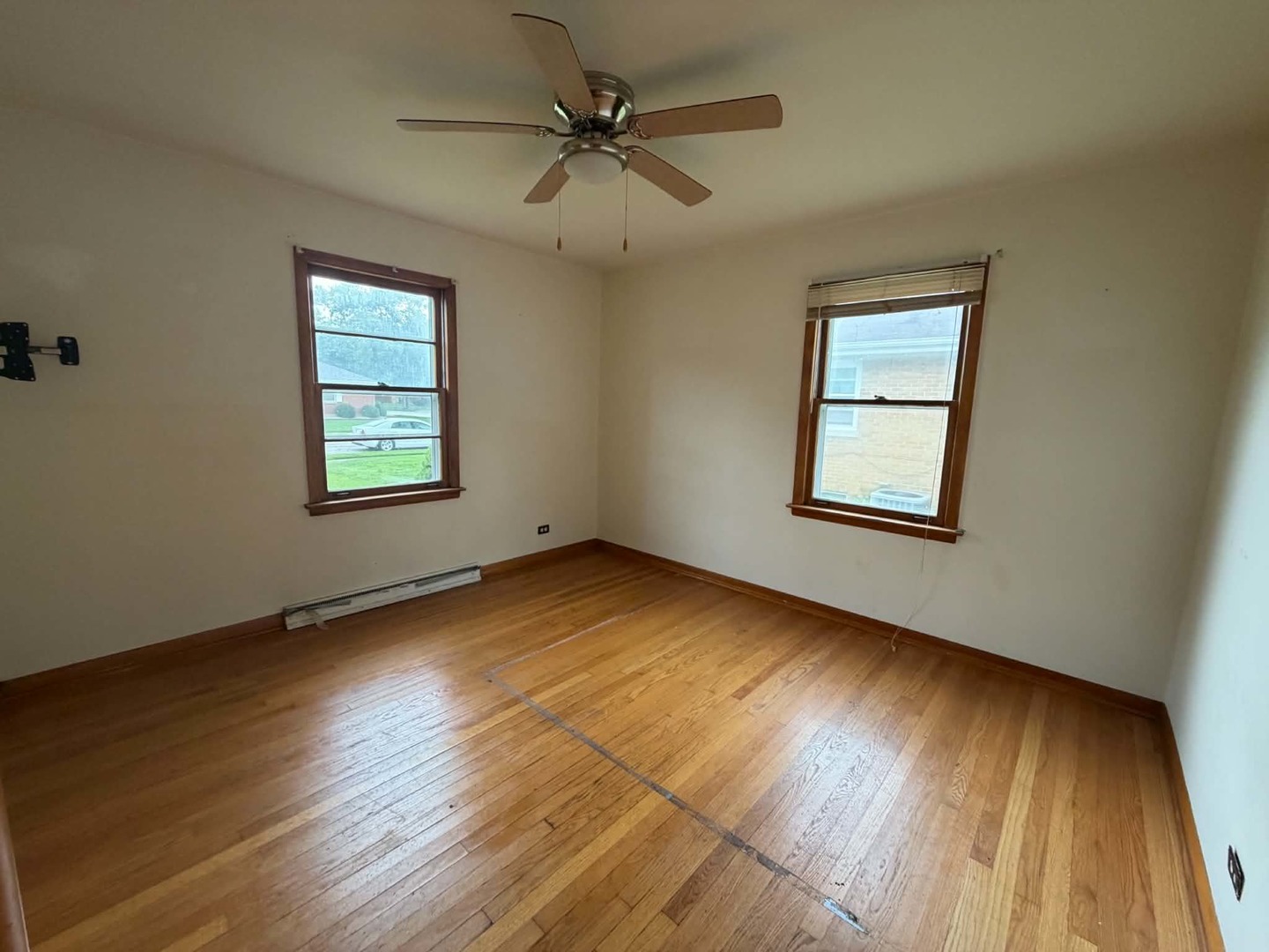 627 E 160th Court Property Photo 6