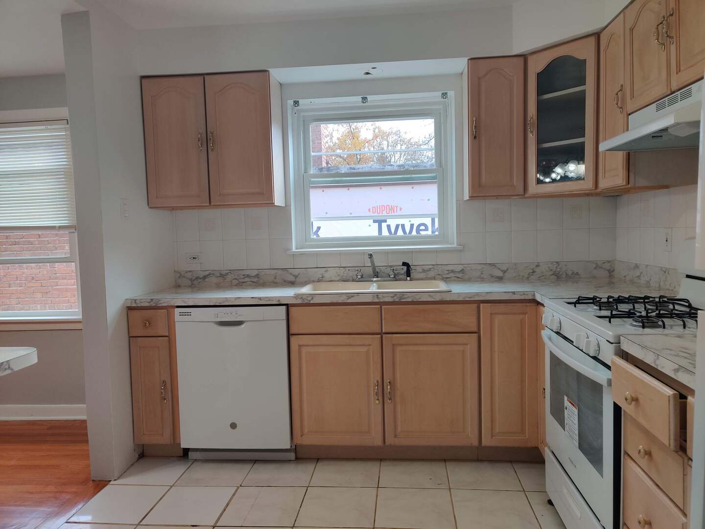 724 Florence Avenue 2 Property Photo 6