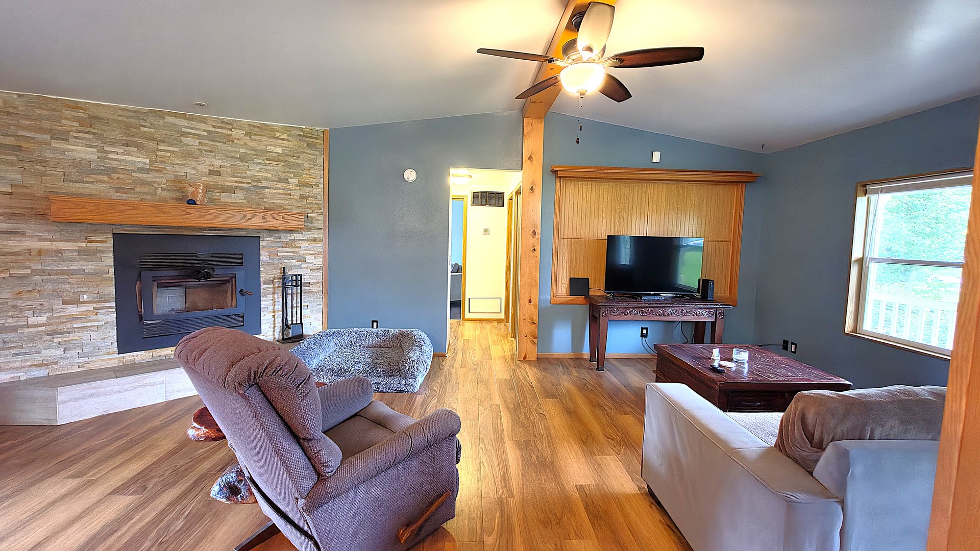 1941 W 53rd Street Property Photo 4