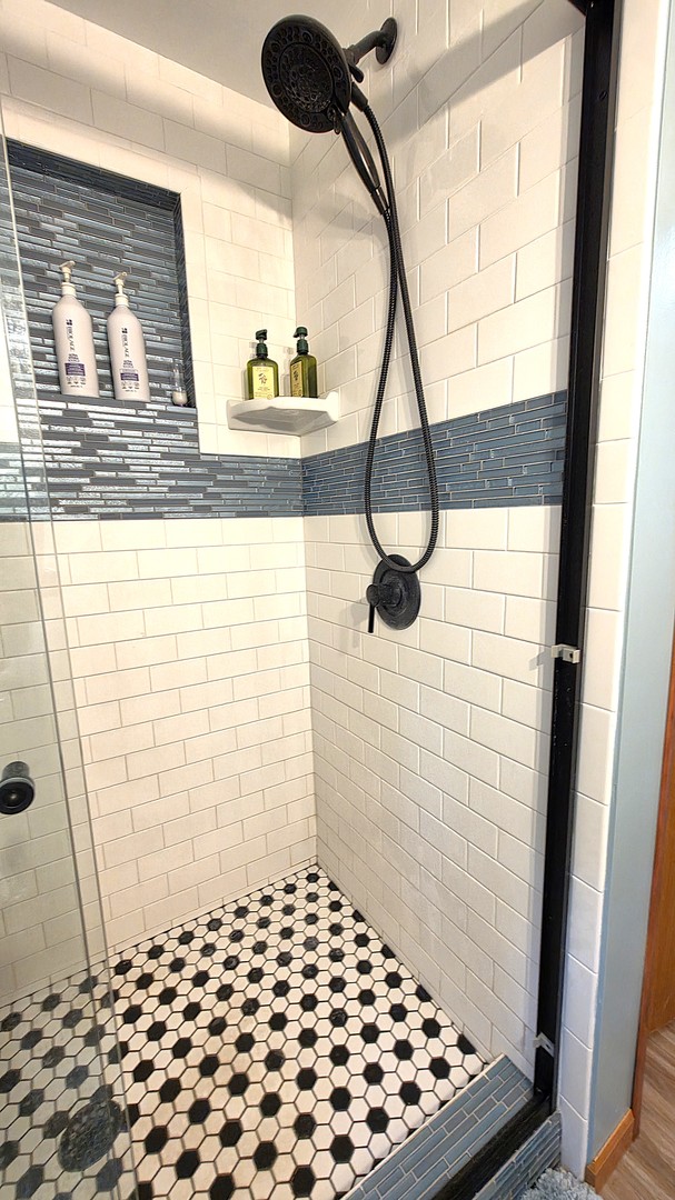 1941 W 53rd Street Property Photo 17