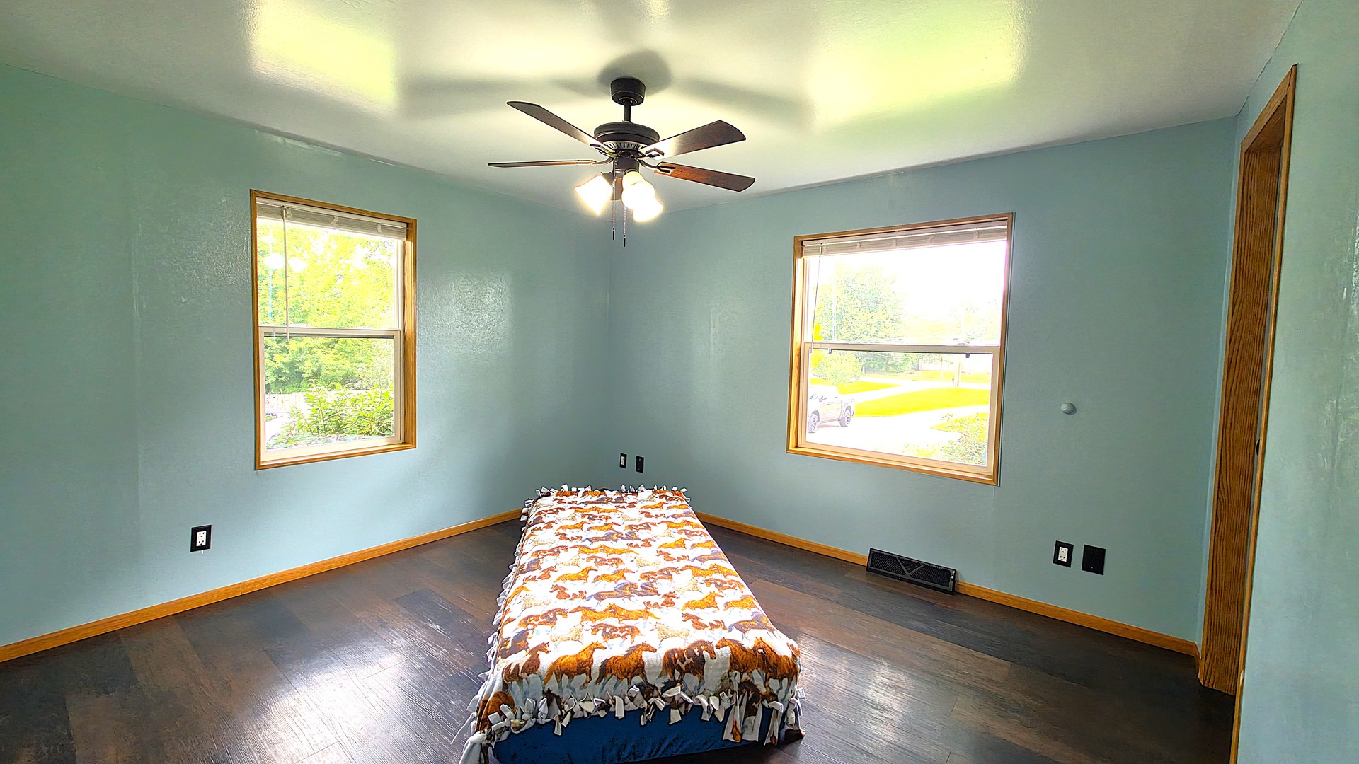 1941 W 53rd Street Property Photo 19