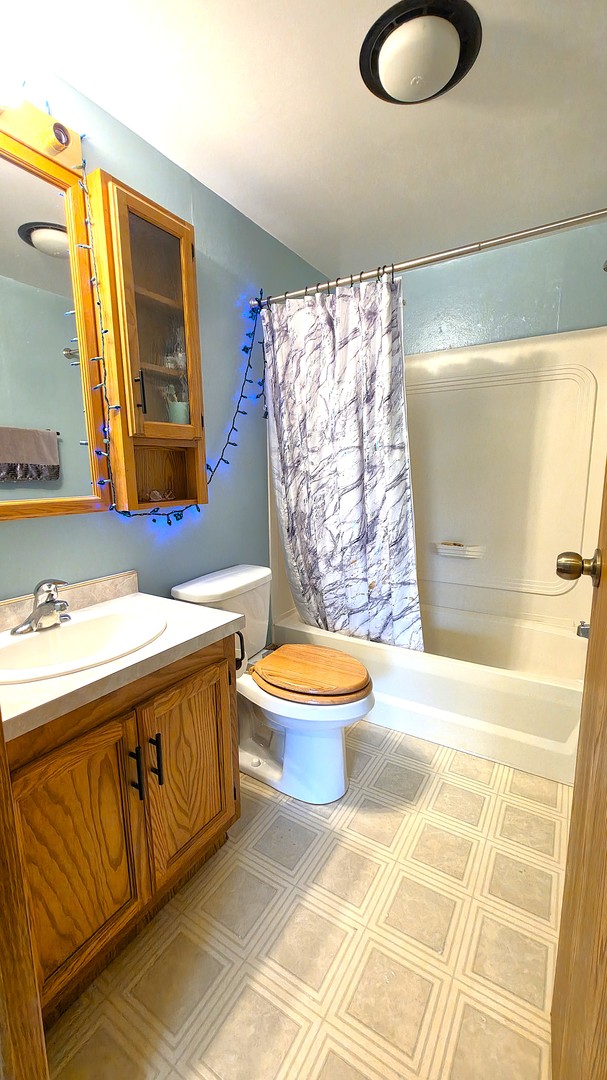 1941 W 53rd Street Property Photo 23