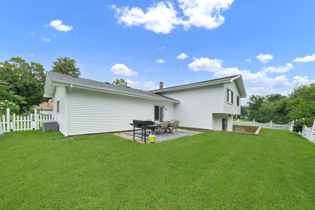 1441 Holland Place Property Photo 5