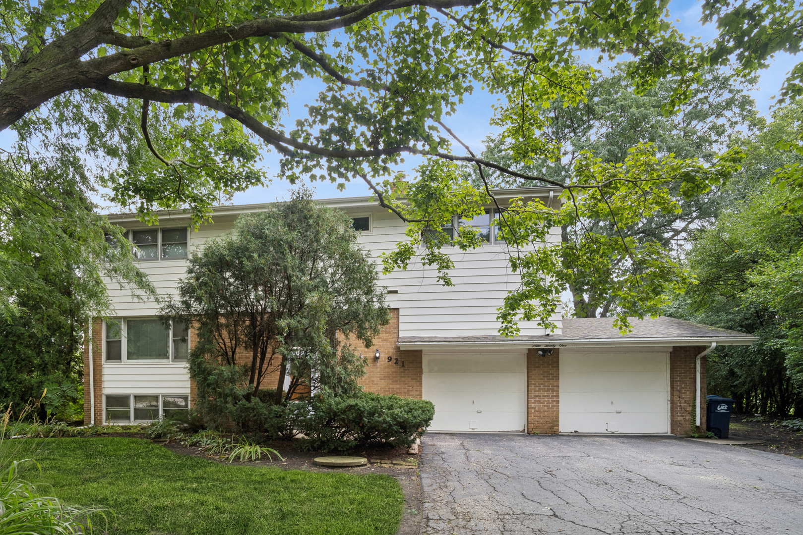 921 Wilmot Road Property Photo 1