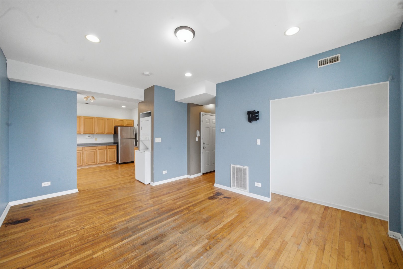850 E 82nd Street 3 Property Photo 8