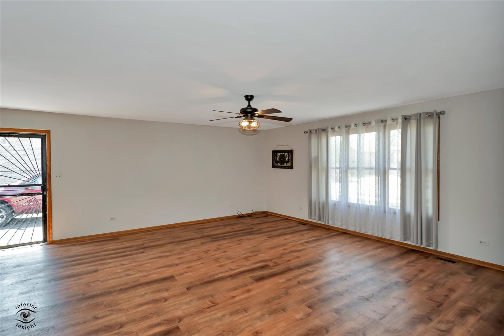 8001 S Lockwood Avenue Property Photo 4