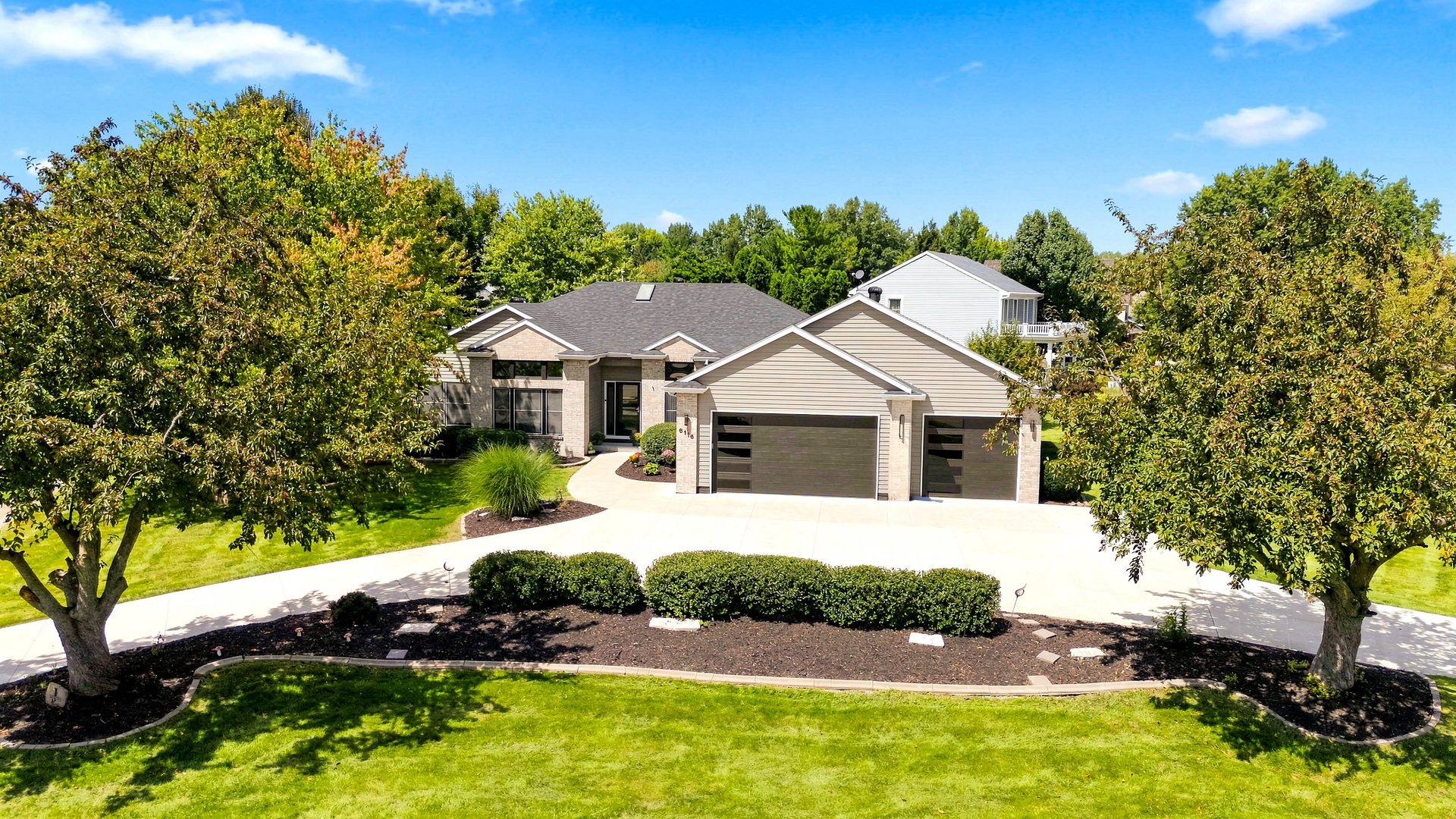 6116 Lakeshore Circle Property Photo 3