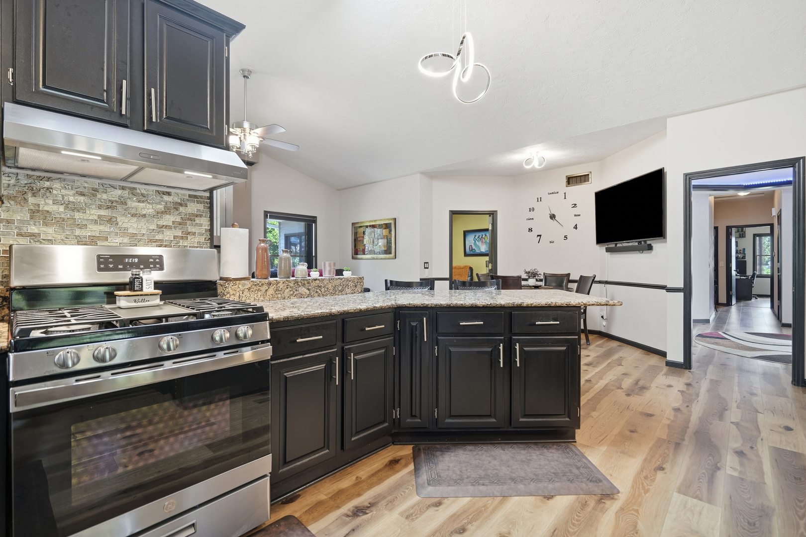 6116 Lakeshore Circle Property Photo 10
