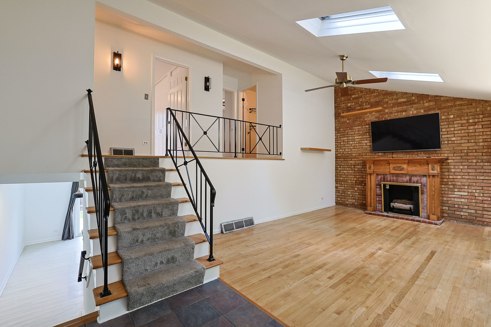 924 N Milwaukee Avenue D Property Photo 5