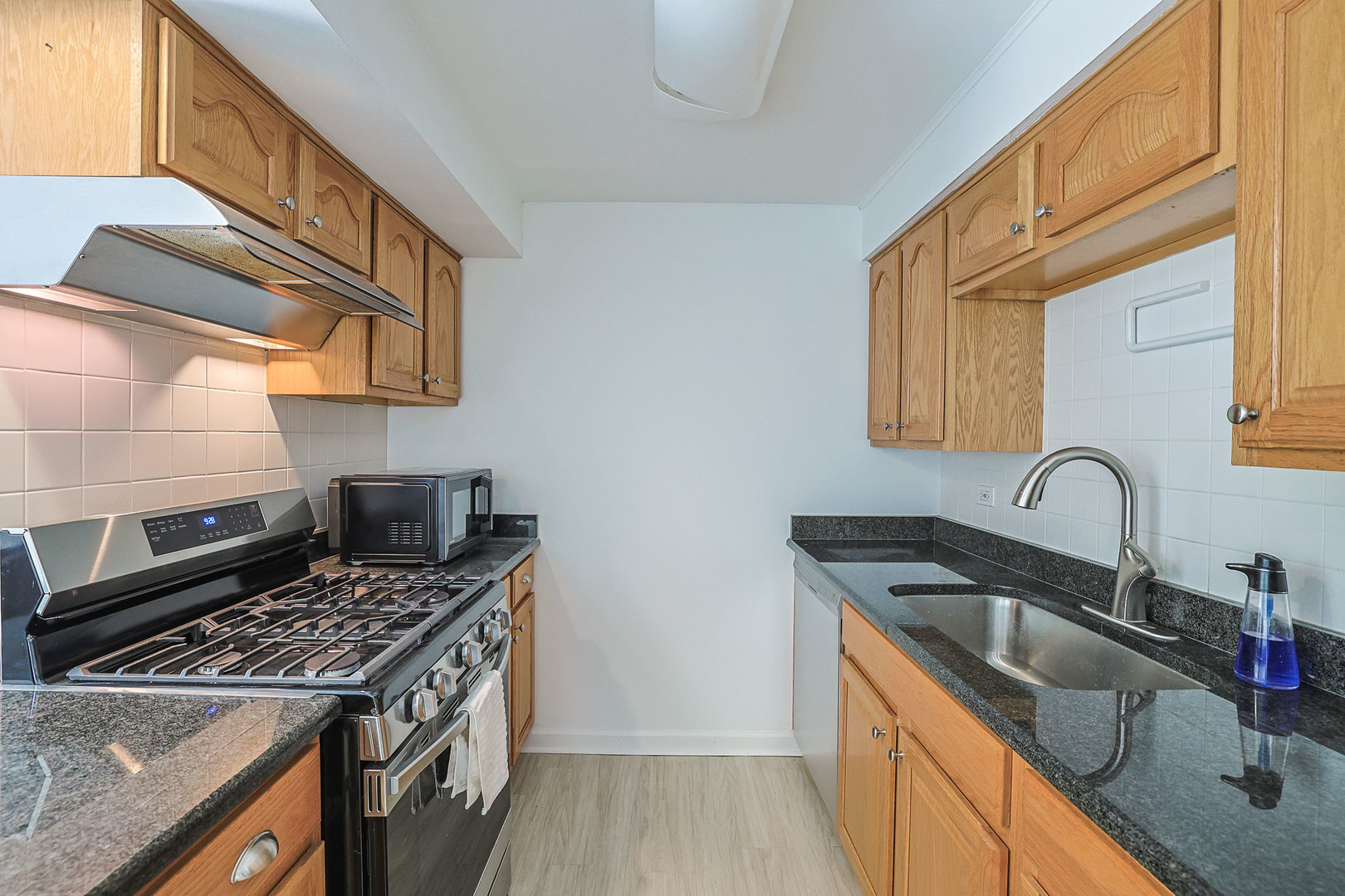 924 N Milwaukee Avenue D Property Photo 11