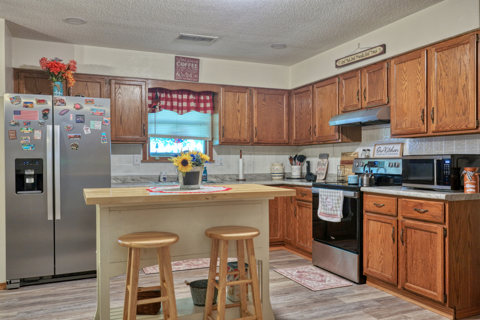 708 E Walnut Street Property Photo 9
