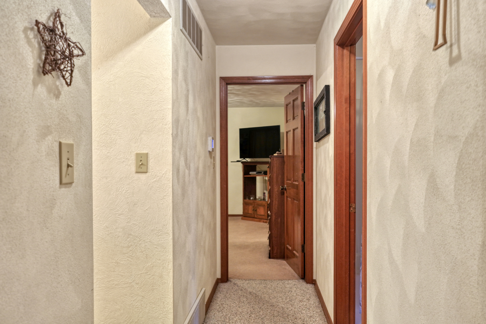 708 E Walnut Street Property Photo 29