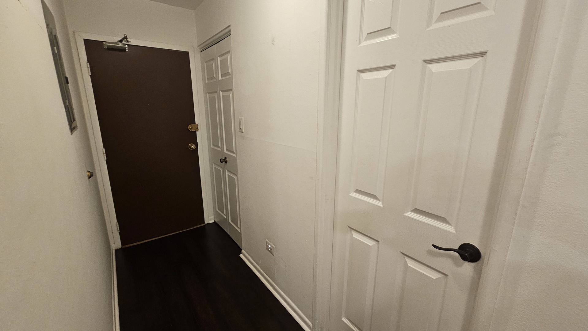 2250 N Lincoln Avenue 201 Property Photo 2