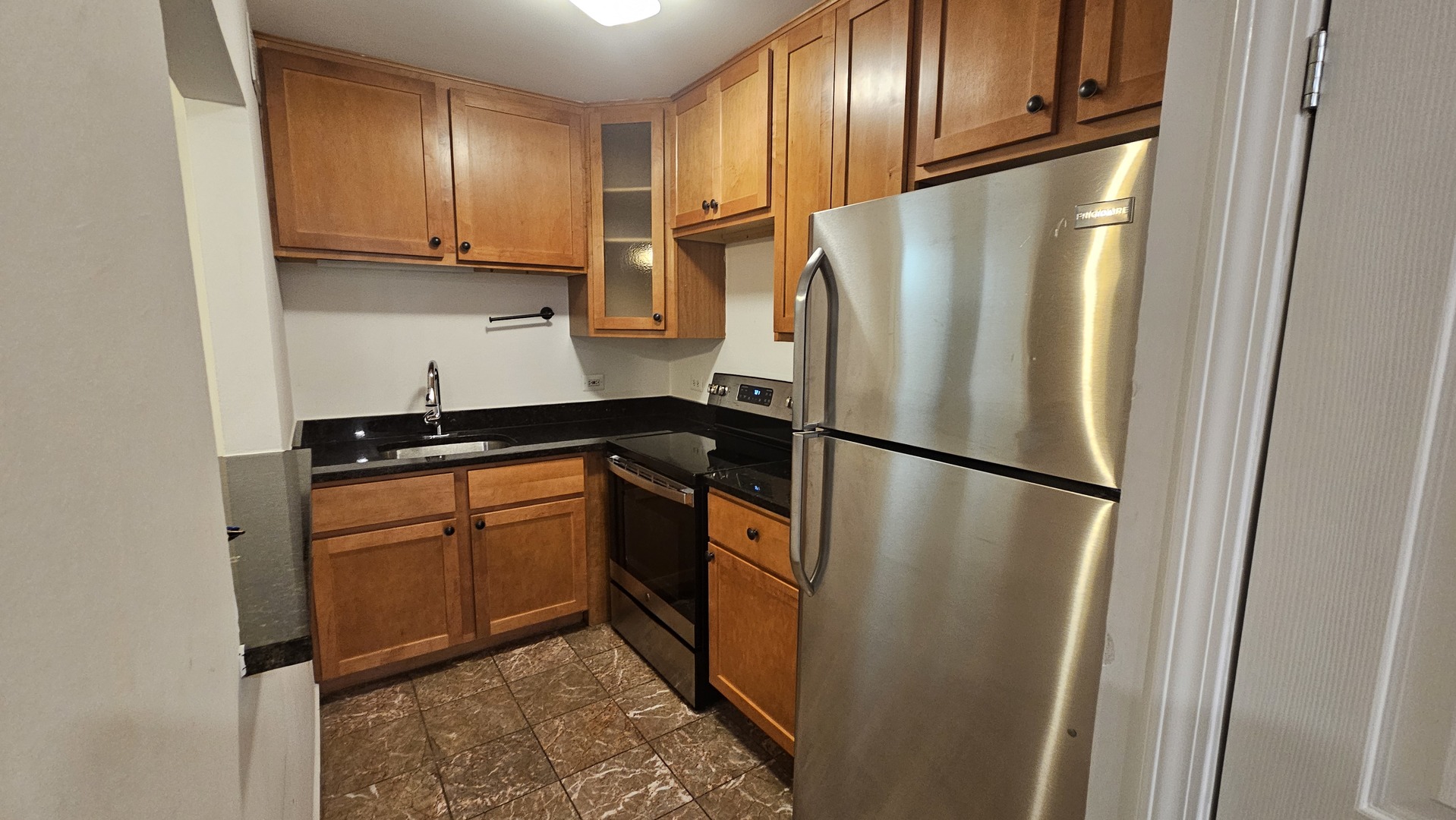 2250 N Lincoln Avenue 201 Property Photo 7