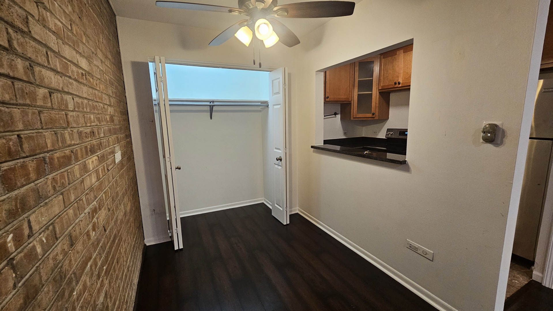 2250 N Lincoln Avenue 201 Property Photo 8