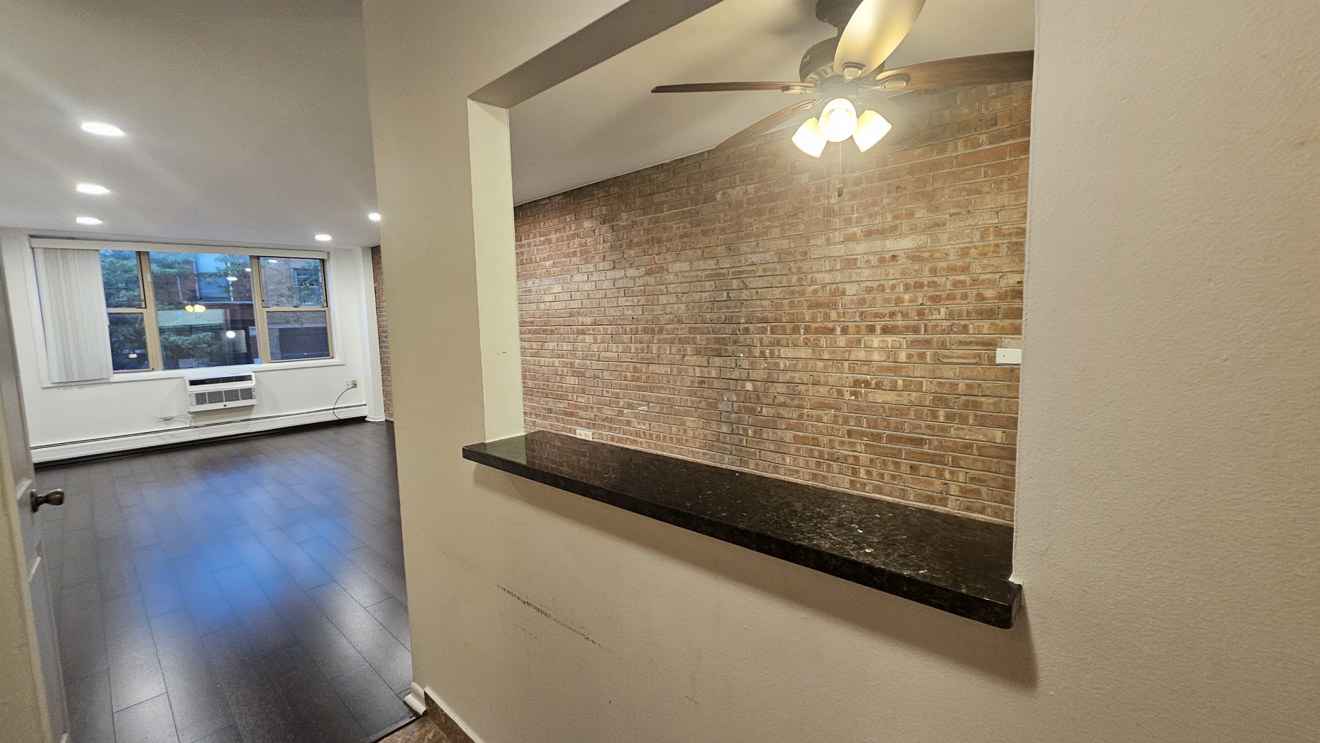2250 N Lincoln Avenue 201 Property Photo 9
