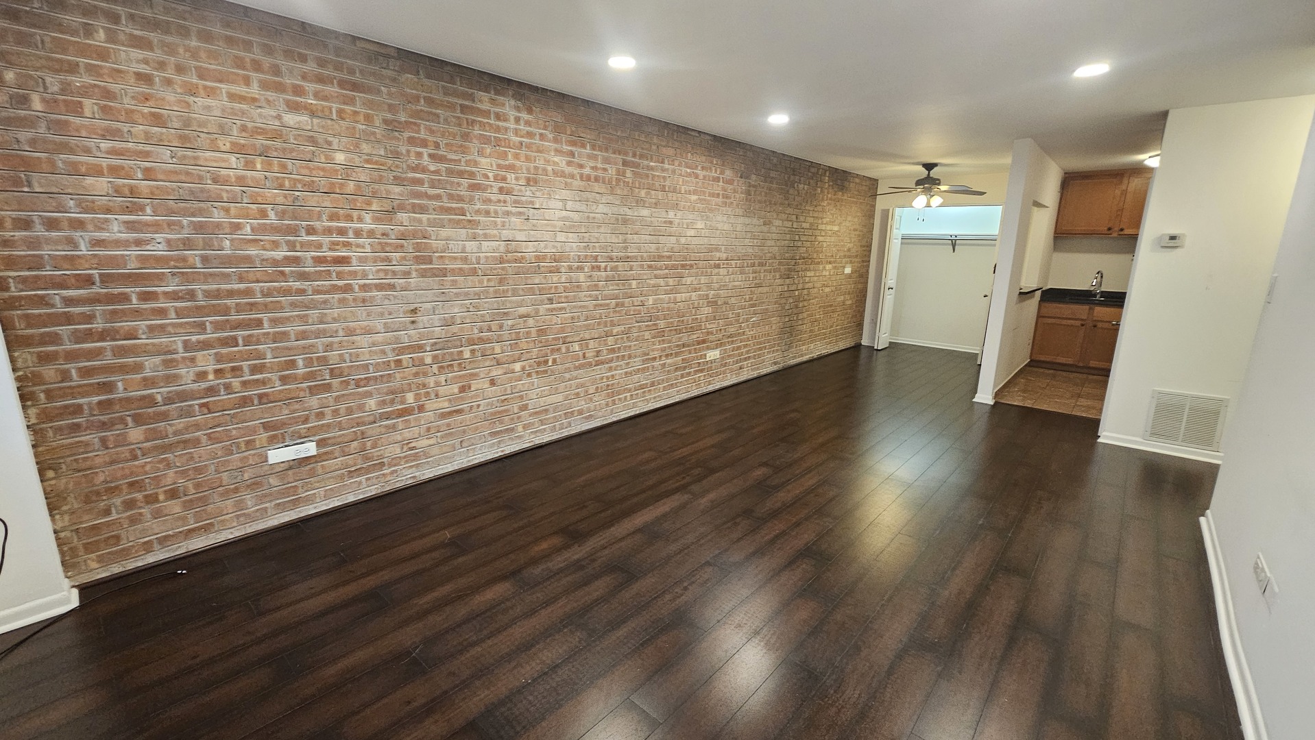 2250 N Lincoln Avenue 201 Property Photo 12