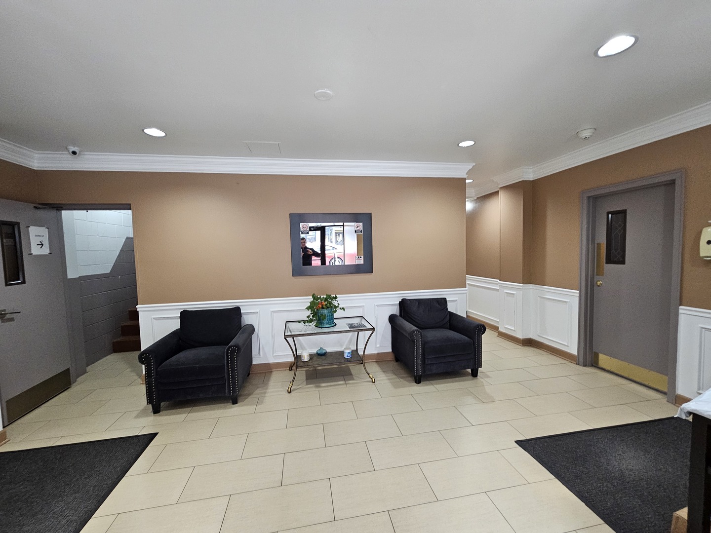 2250 N Lincoln Avenue 201 Property Photo 13