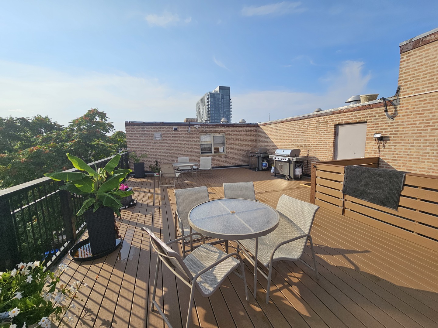 2250 N Lincoln Avenue 201 Property Photo 17