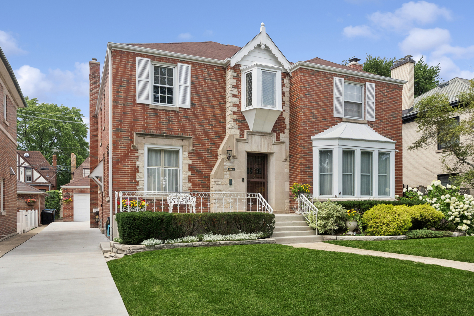 6026 N Forest Glen Avenue Property Photo 1