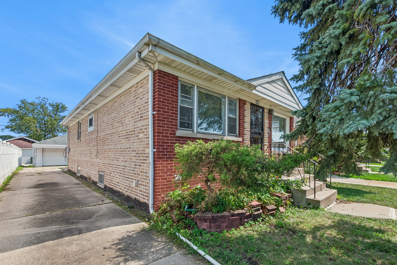 1029 Eastern Avenue Property Photo 2