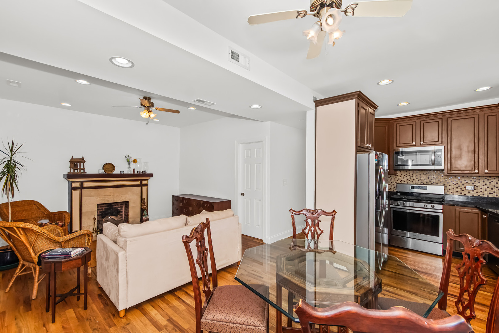 1629 W North Shore Drive 103 Property Photo 5