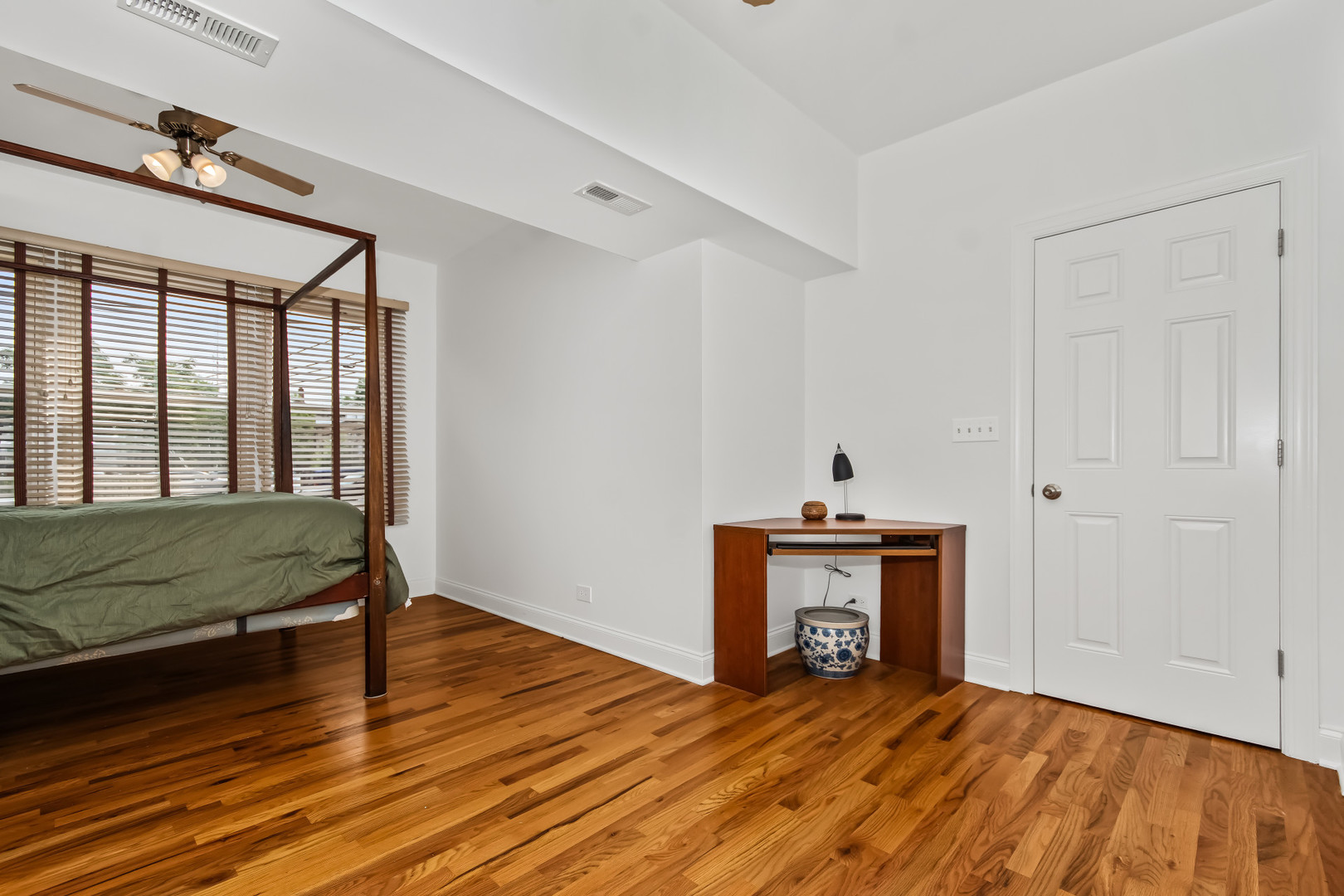 1629 W North Shore Drive 103 Property Photo 9