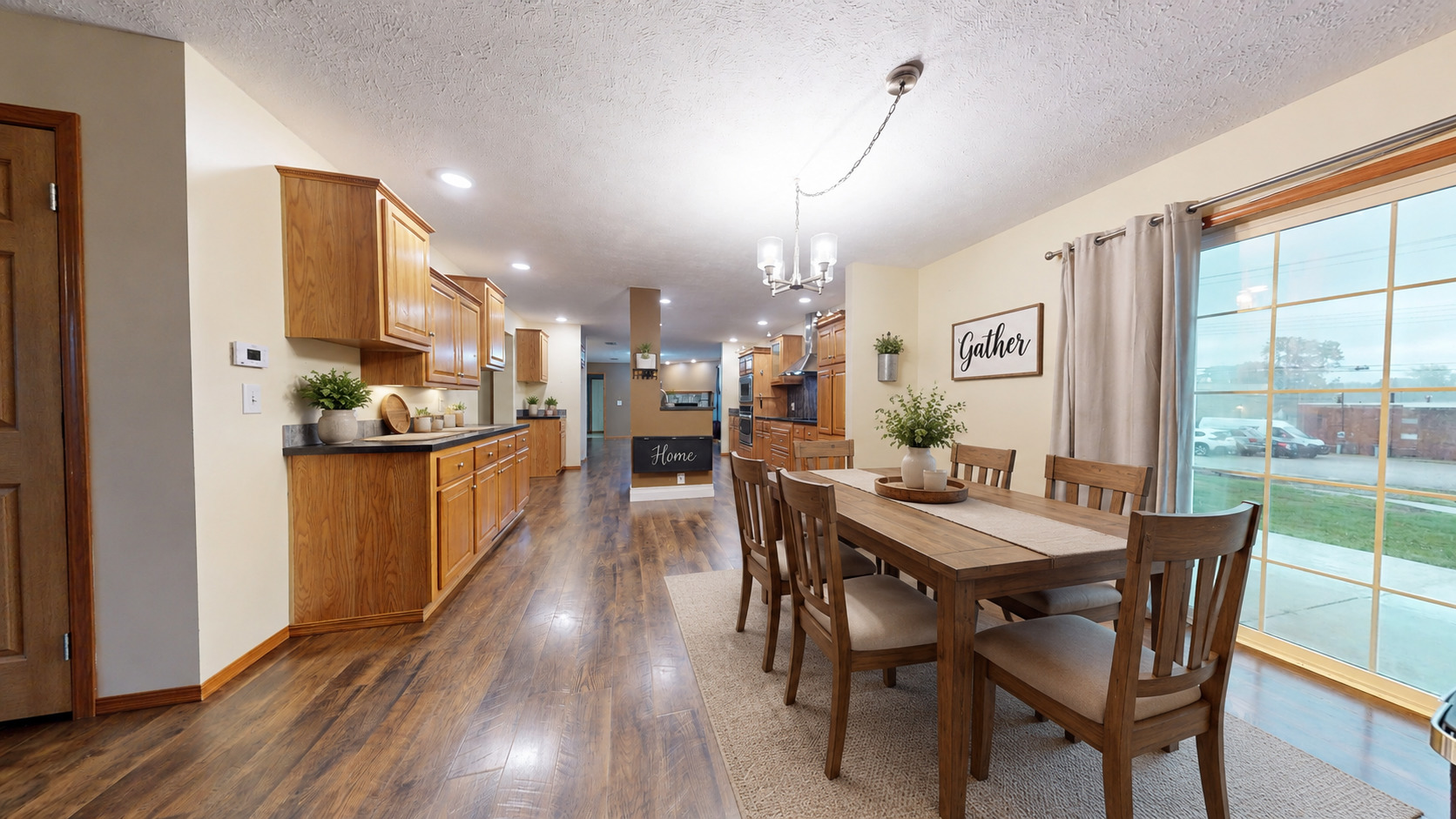 105 N Oak Street Property Photo 3