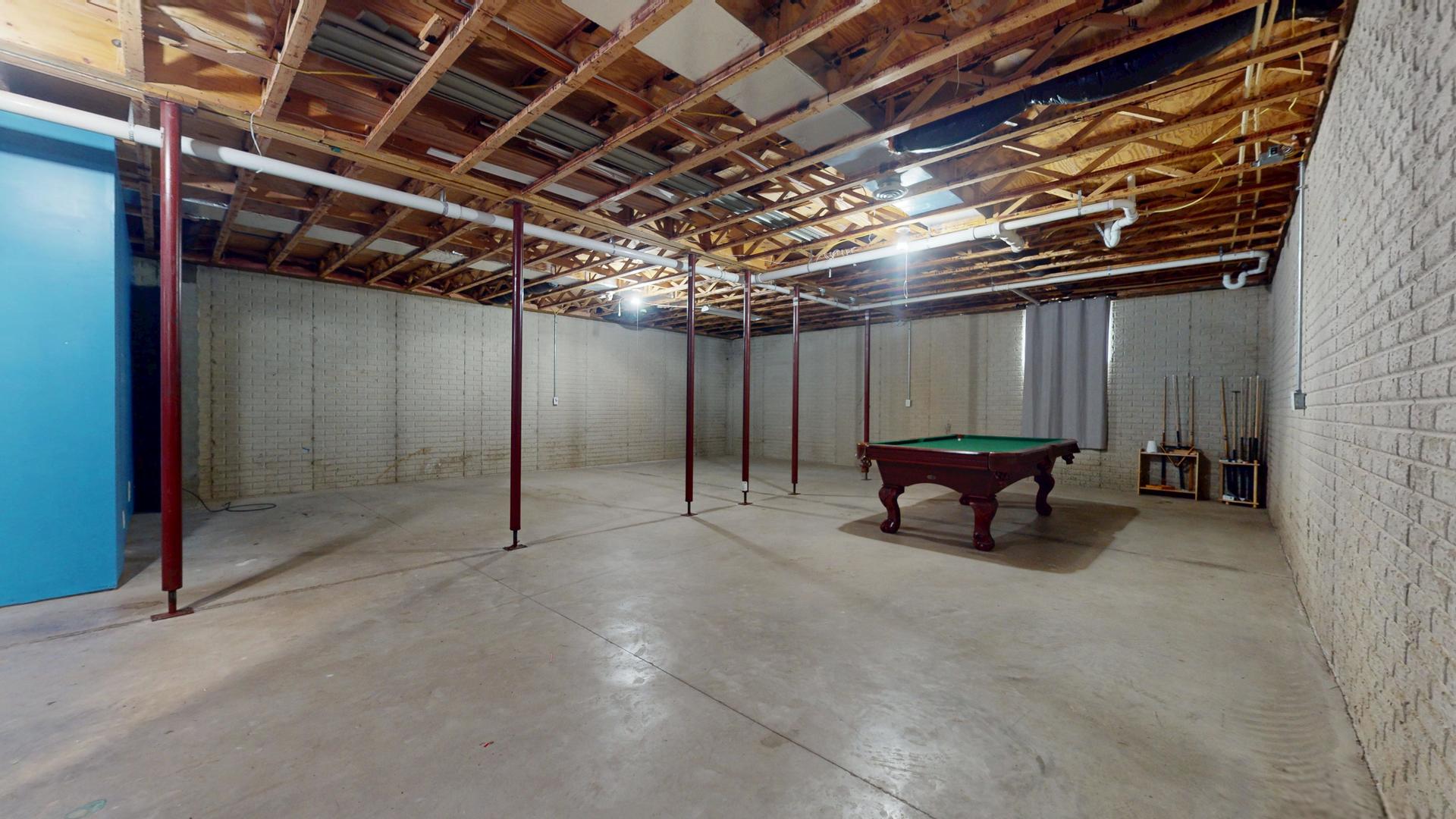 105 N Oak Street Property Photo 18