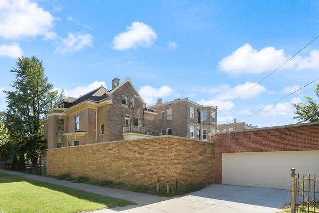 1036 W Garfield Boulevard Property Photo 2