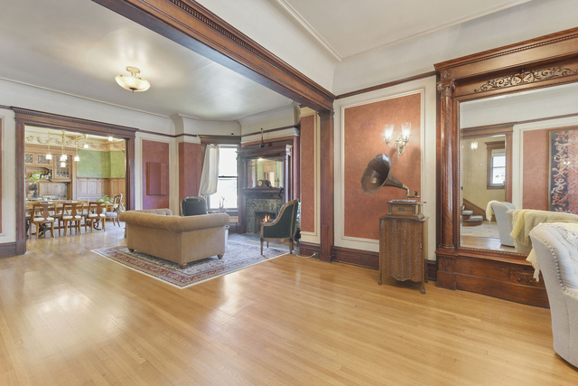 1036 W Garfield Boulevard Property Photo 3