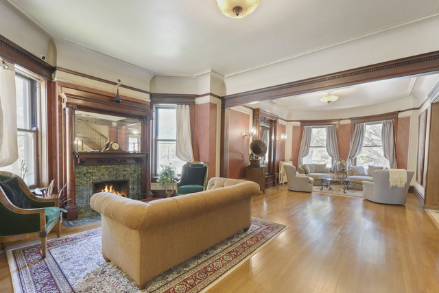 1036 W Garfield Boulevard Property Photo 5