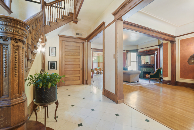 1036 W Garfield Boulevard Property Photo 7