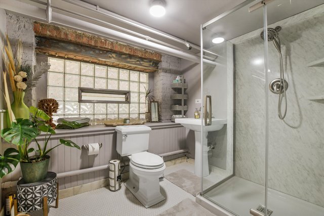 1036 W Garfield Boulevard Property Photo 25