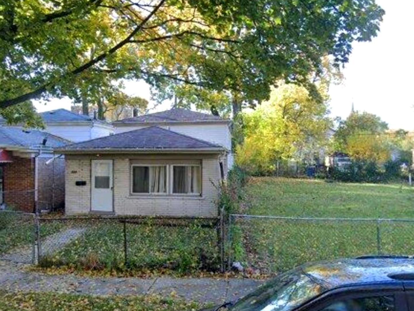 827 W 53rd Place Property Photo 1