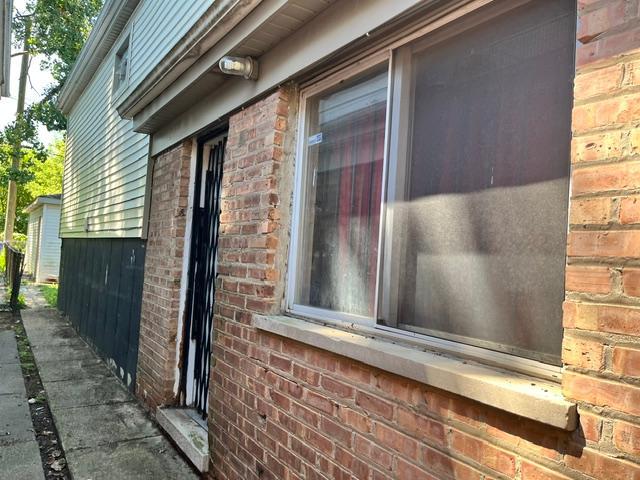 827 W 53rd Place Property Photo 2