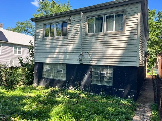 827 W 53rd Place Property Photo 3