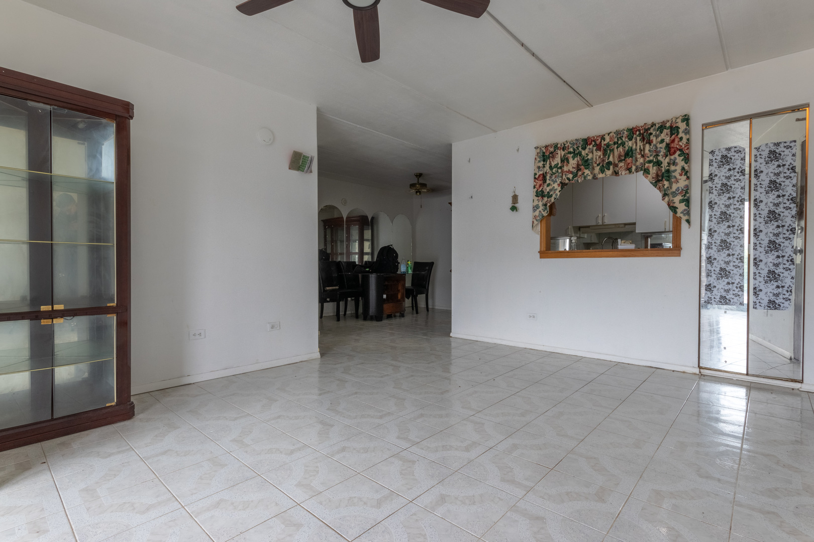 212 Shorewood Drive 1b Property Photo 4