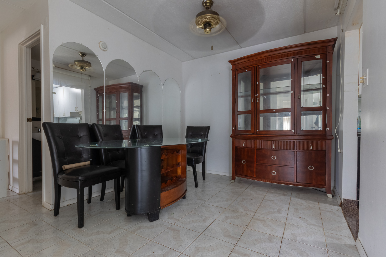 212 Shorewood Drive 1b Property Photo 6
