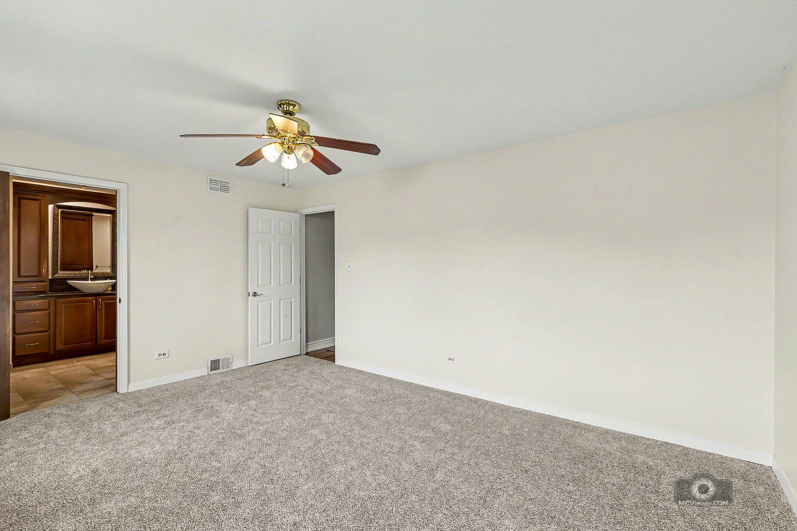 15555 Wolf Road Property Photo 24