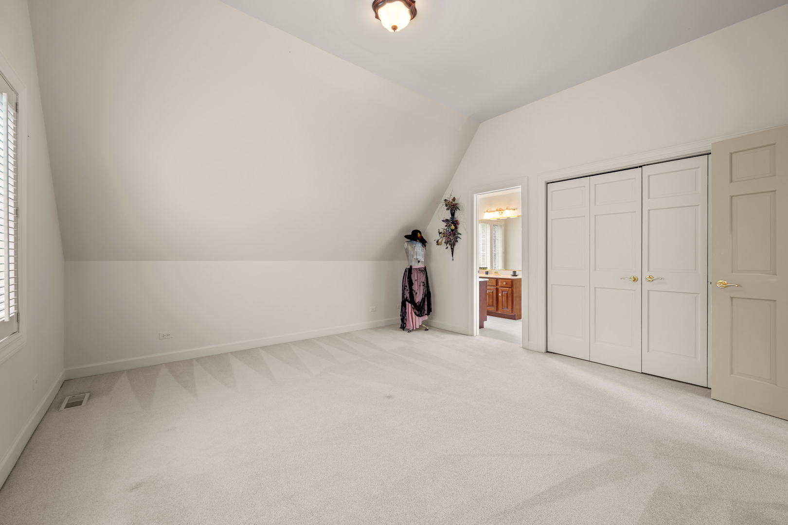713 Fox Glen Drive Property Photo 37
