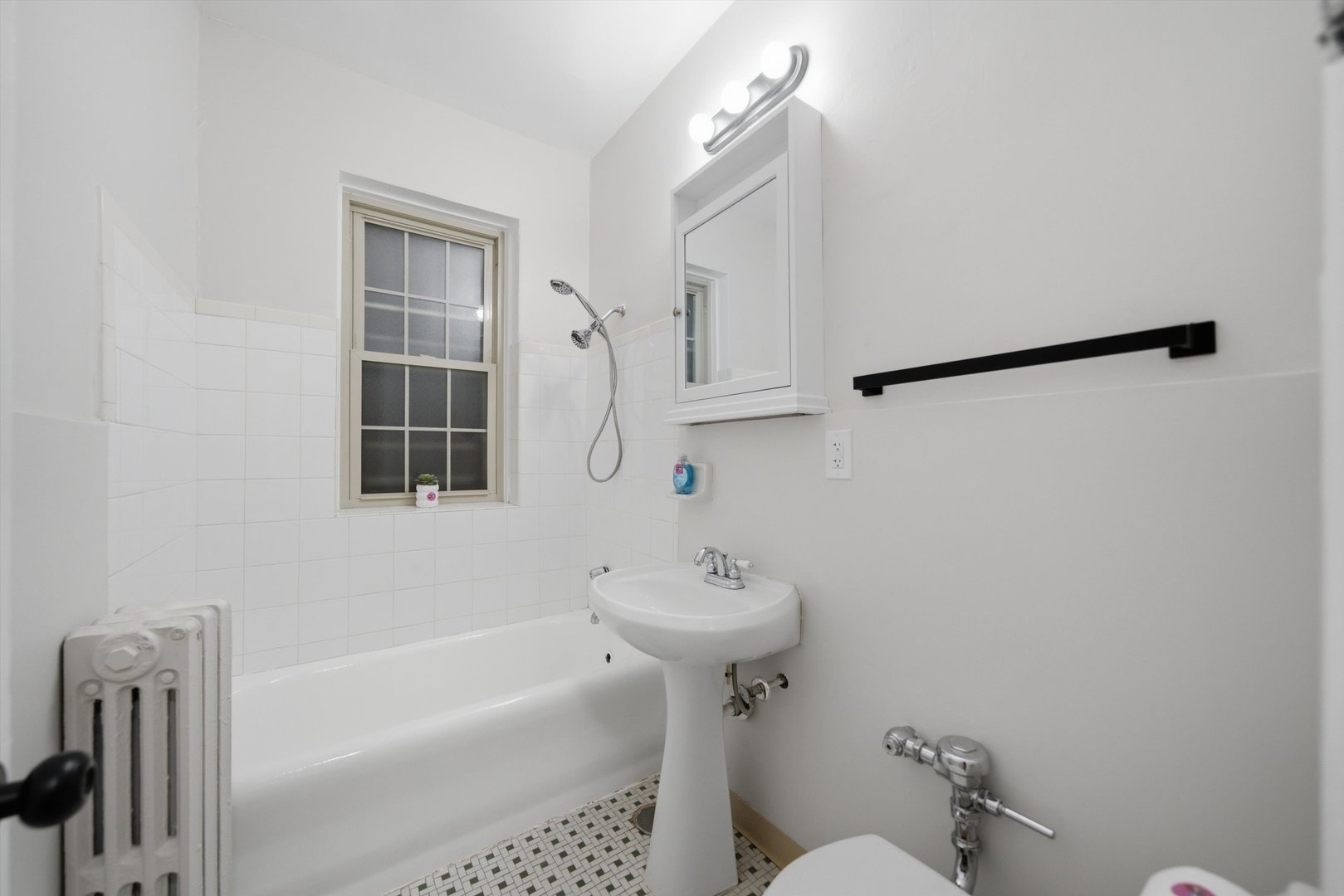 1354 W Greenleaf Avenue 1b Property Photo 6