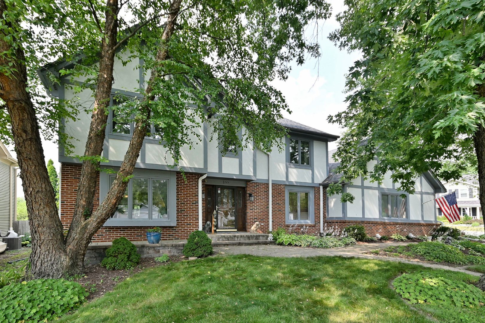 27w168 Chartwell Drive Property Photo 1